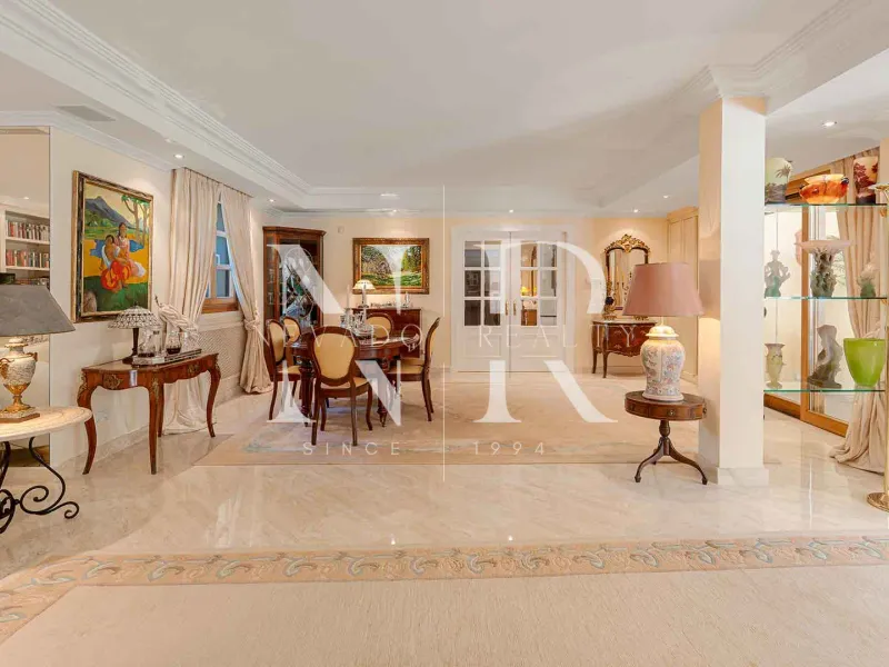 Villa for sale in Nueva Andalucía