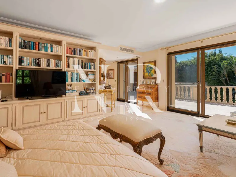 Villa for sale in Nueva Andalucía