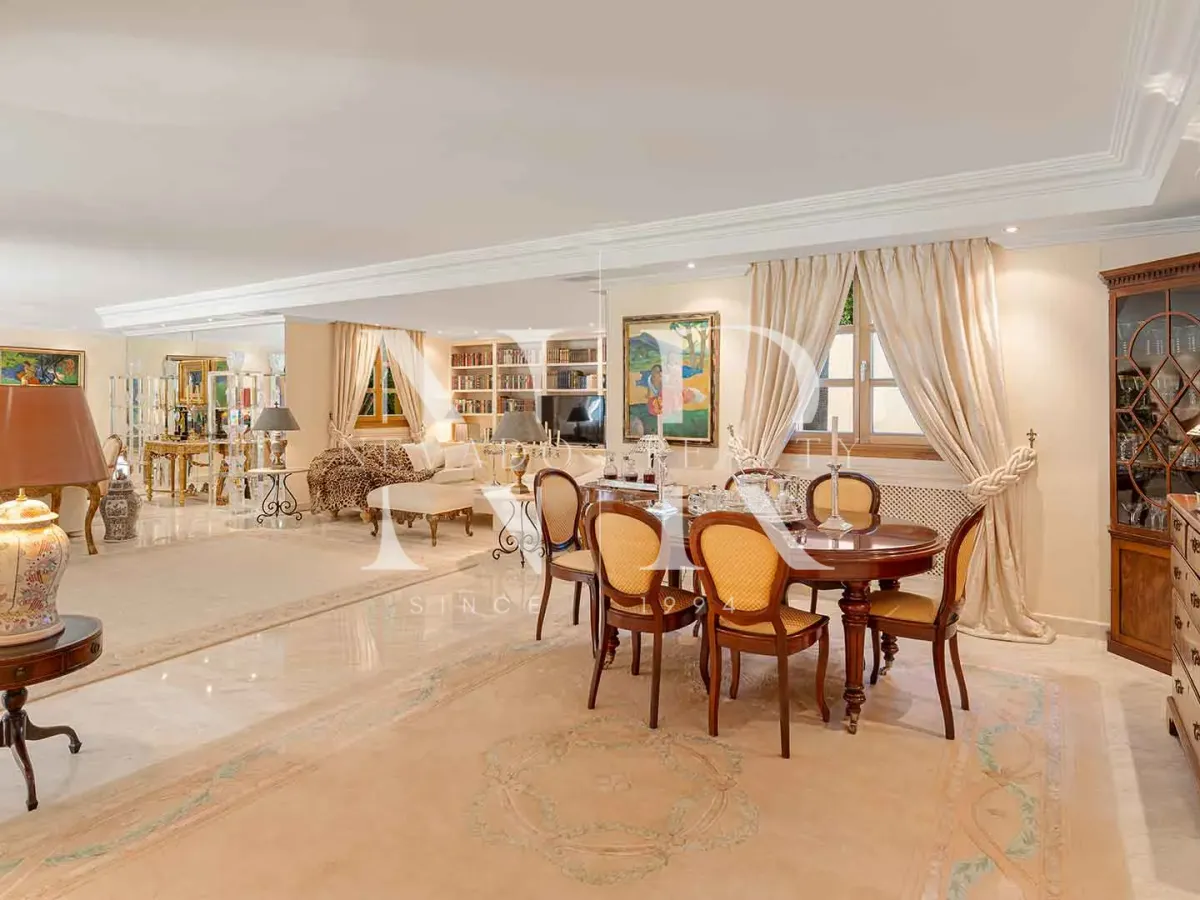 Villa for sale in Nueva Andalucía