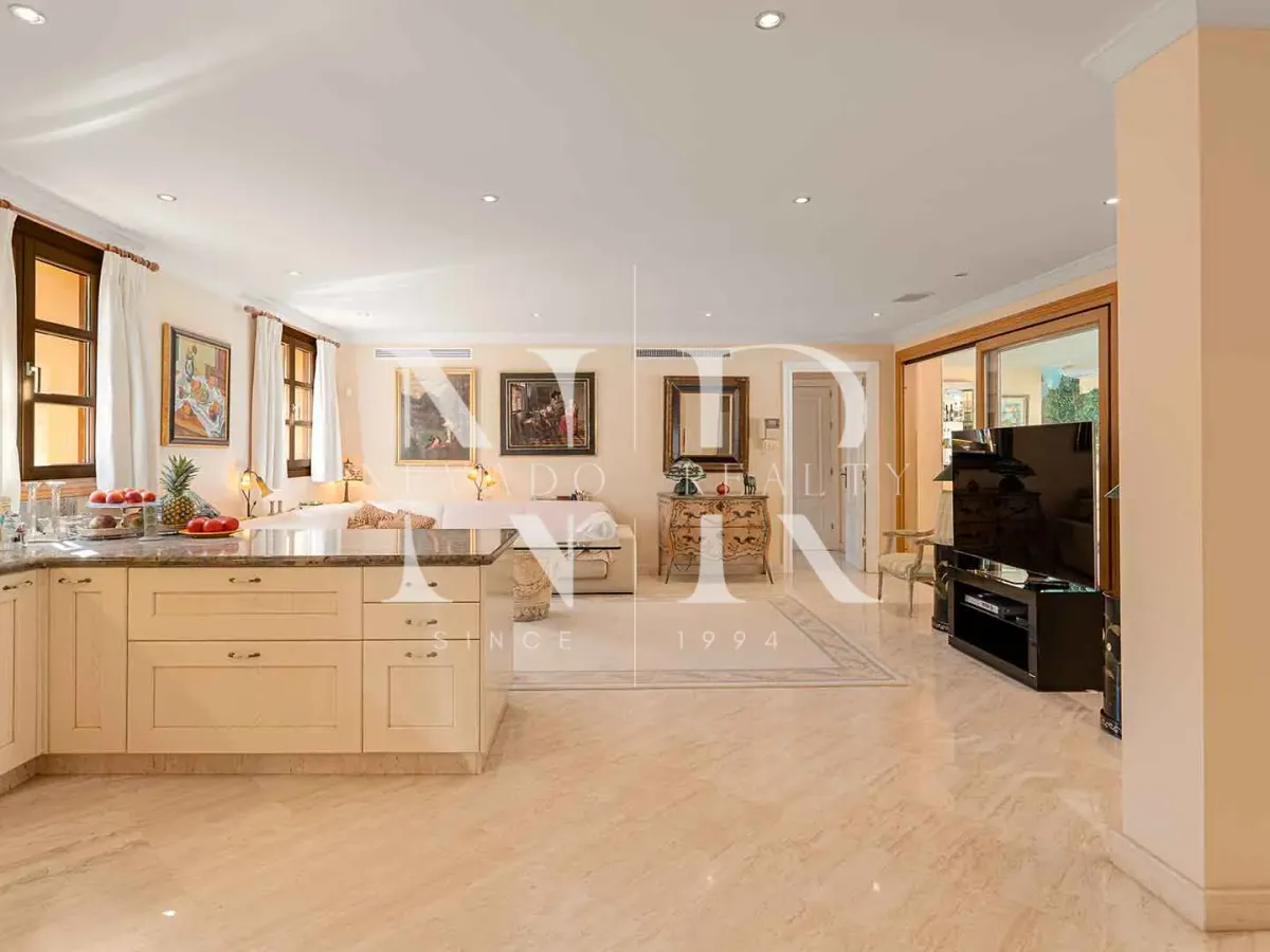 Villa for sale in Nueva Andalucía