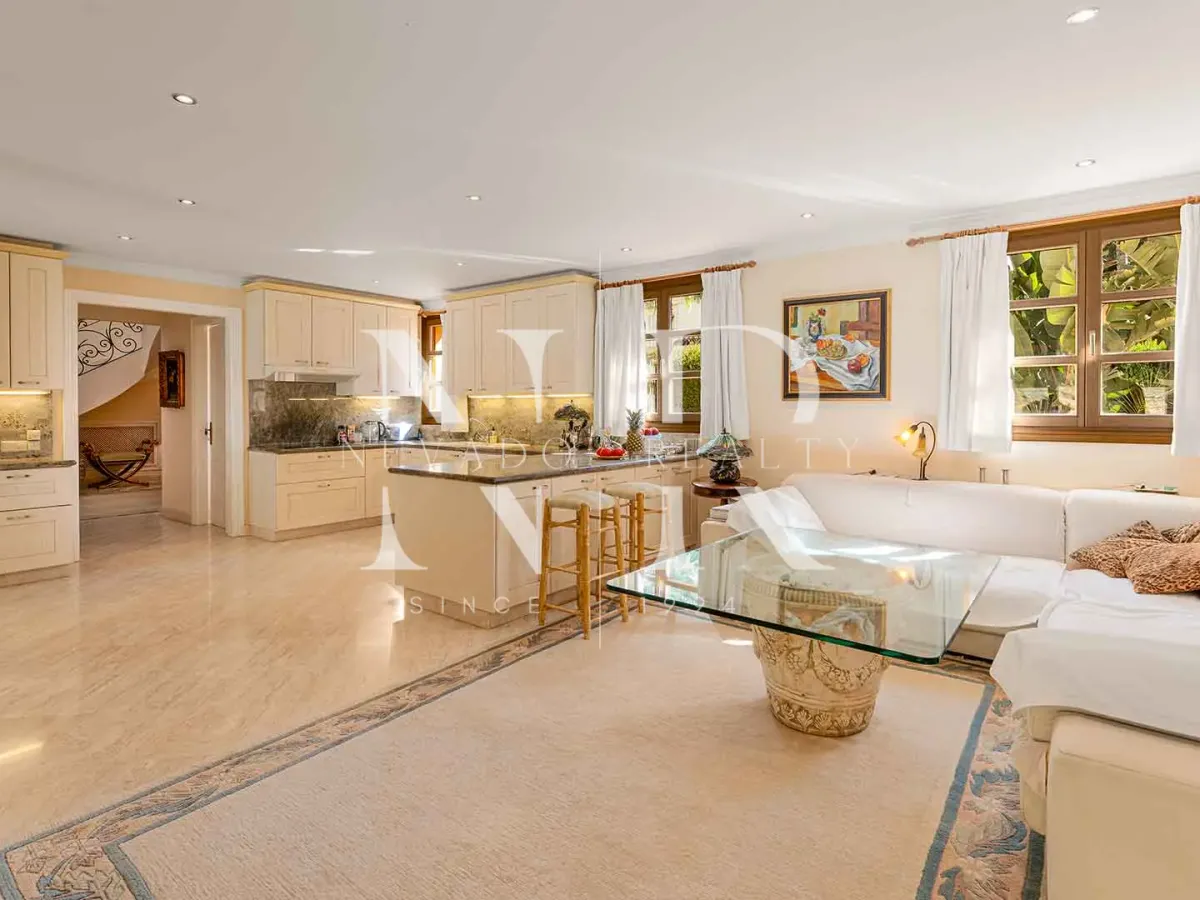 Villa for sale in Nueva Andalucía