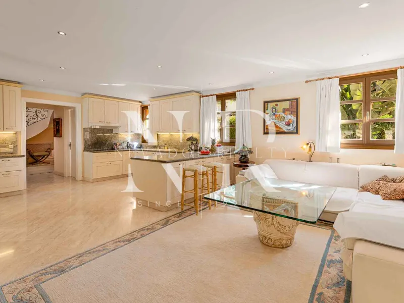 Villa for sale in Nueva Andalucía