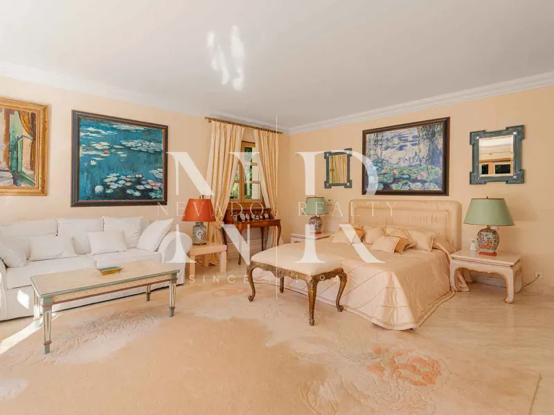 Villa for sale in Nueva Andalucía