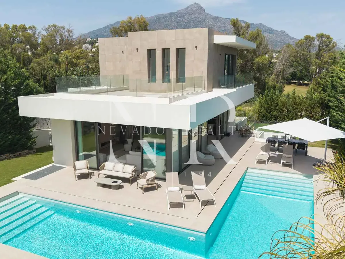 Newly built villa for sale in the La Cerquilla residential area