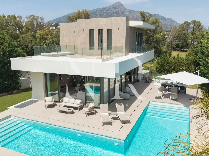 Newly built villa for sale in the La Cerquilla residential area