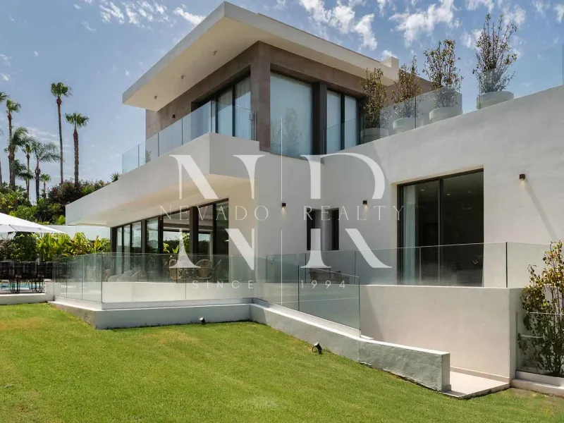 Newly built villa for sale in the La Cerquilla residential area