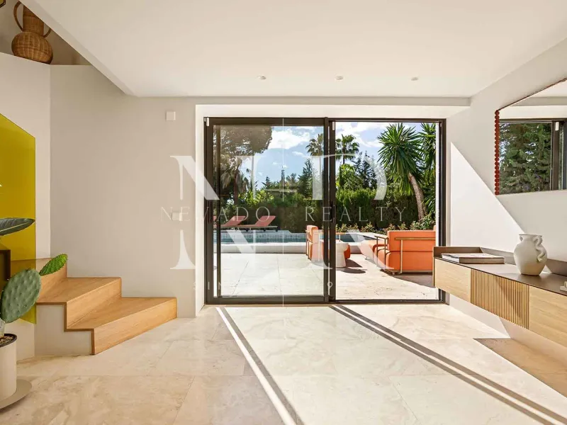 Villa in Las Brisas Golf completely renovated for sale