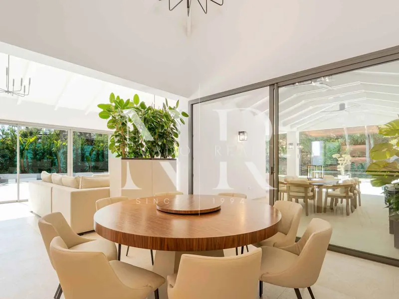 Completely renovated villa for sale in the La Cerquilla residential area