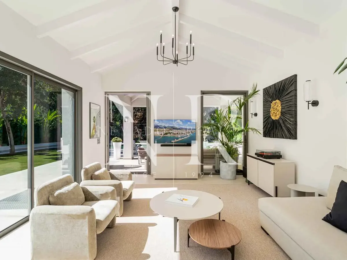 Completely renovated villa for sale in the La Cerquilla residential area