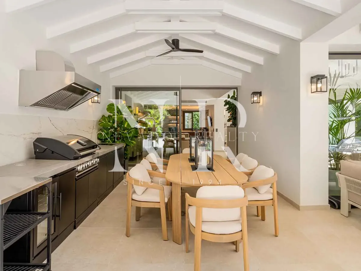 Completely renovated villa for sale in the La Cerquilla residential area