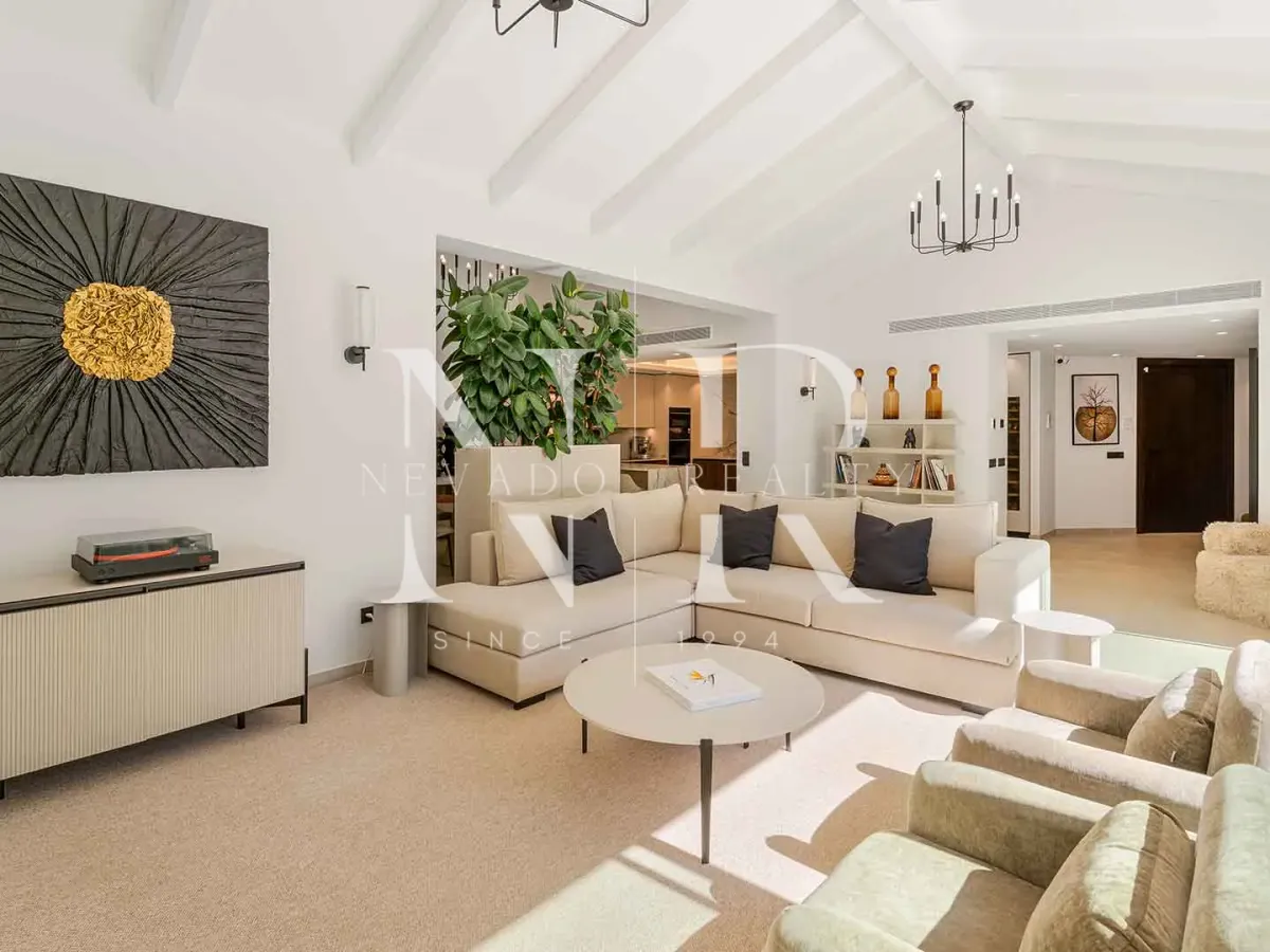 Completely renovated villa for sale in the La Cerquilla residential area