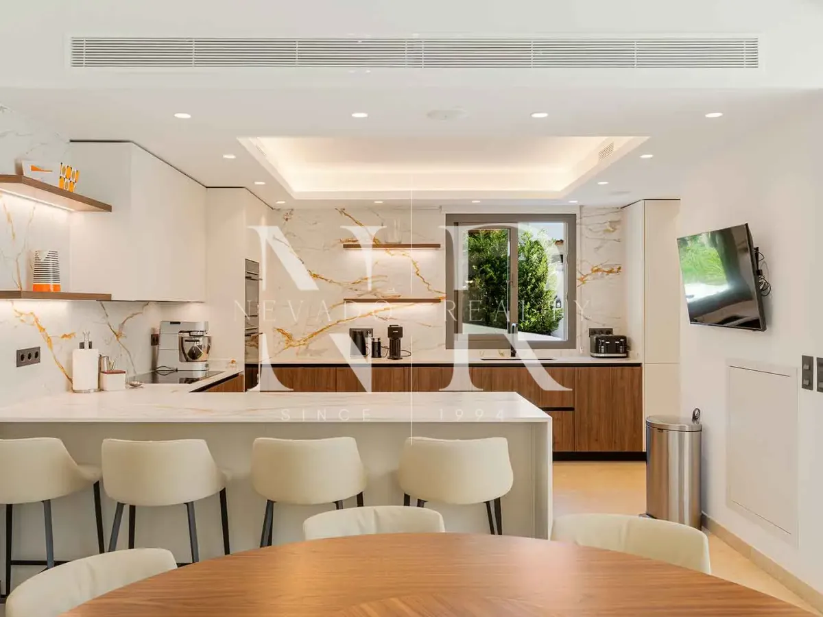 Completely renovated villa for sale in the La Cerquilla residential area