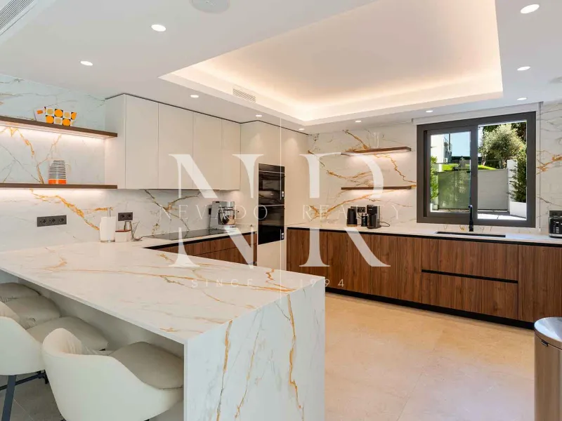 Completely renovated villa for sale in the La Cerquilla residential area