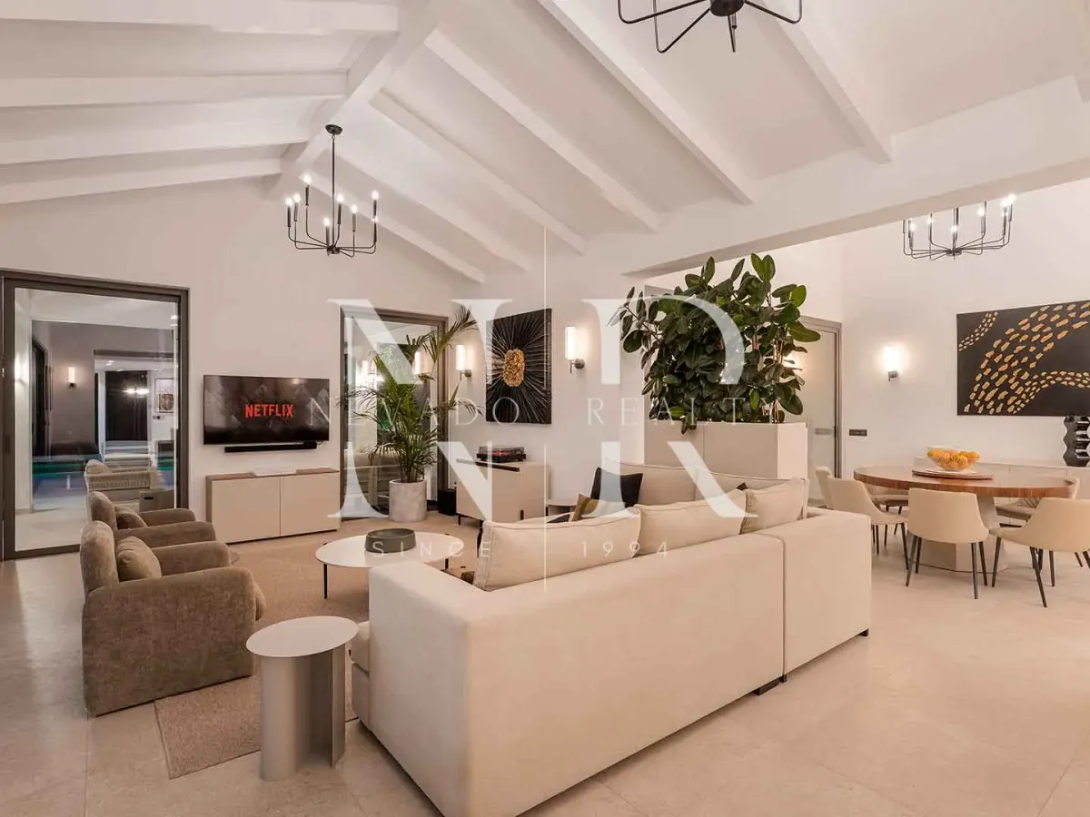 Completely renovated villa for sale in the La Cerquilla residential area