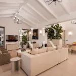 Completely renovated villa for sale in the La Cerquilla residential area 11