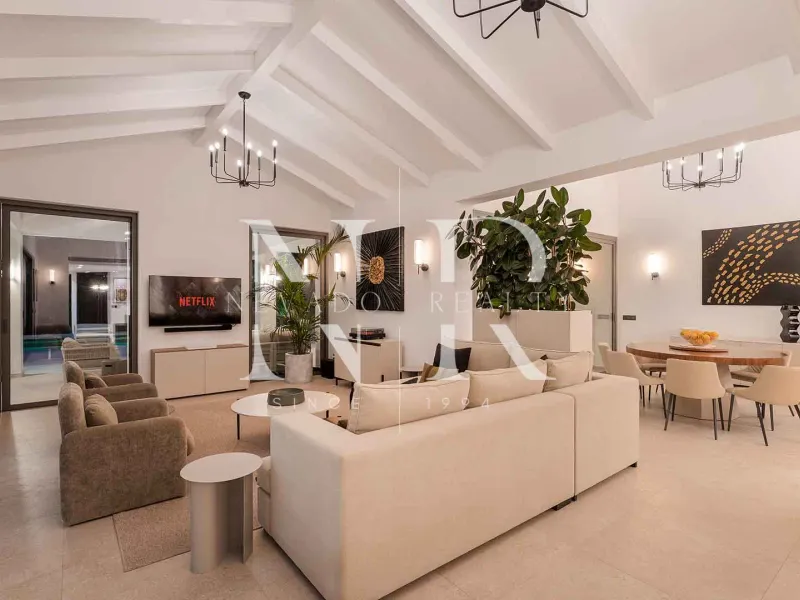 Completely renovated villa for sale in the La Cerquilla residential area