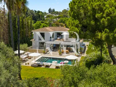 Villa for sale in Las Brisas Golf, on the first line of the golf course