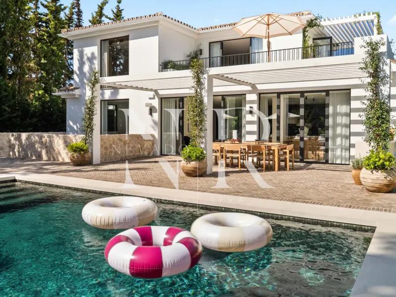 Villa for sale in Las Brisas Golf, on the first line of the golf course