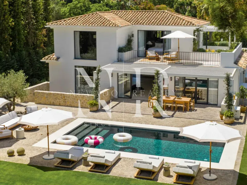 Villa for sale in Las Brisas Golf, on the first line of the golf course