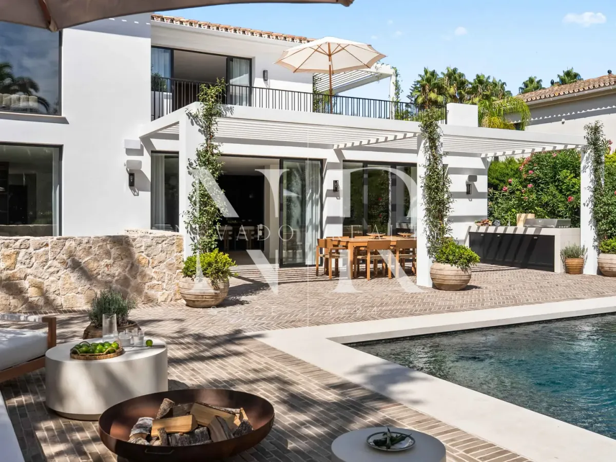 Villa for sale in Las Brisas Golf, on the first line of the golf course