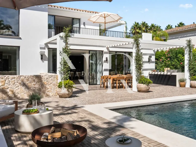Villa for sale in Las Brisas Golf, on the first line of the golf course