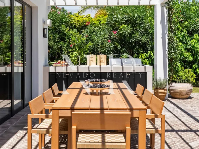 Villa for sale in Las Brisas Golf, on the first line of the golf course