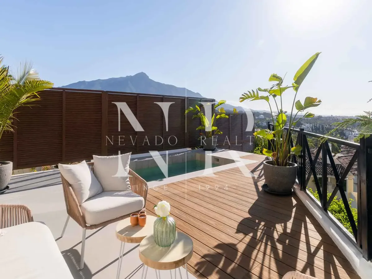 Completely renovated apartment for sale in the Palacetes Les Belvederes development