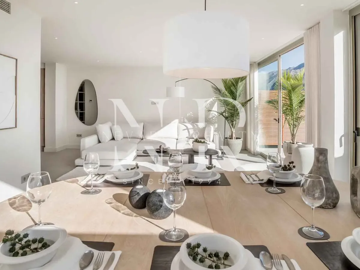 Completely renovated apartment for sale in the Palacetes Les Belvederes development