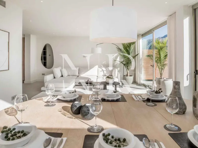 Completely renovated apartment for sale in the Palacetes Les Belvederes development