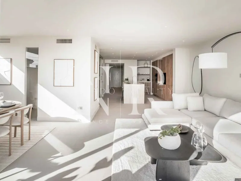 Completely renovated apartment for sale in the Palacetes Les Belvederes development