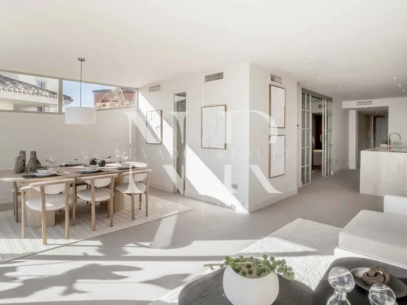 Completely renovated apartment for sale in the Palacetes Les Belvederes development