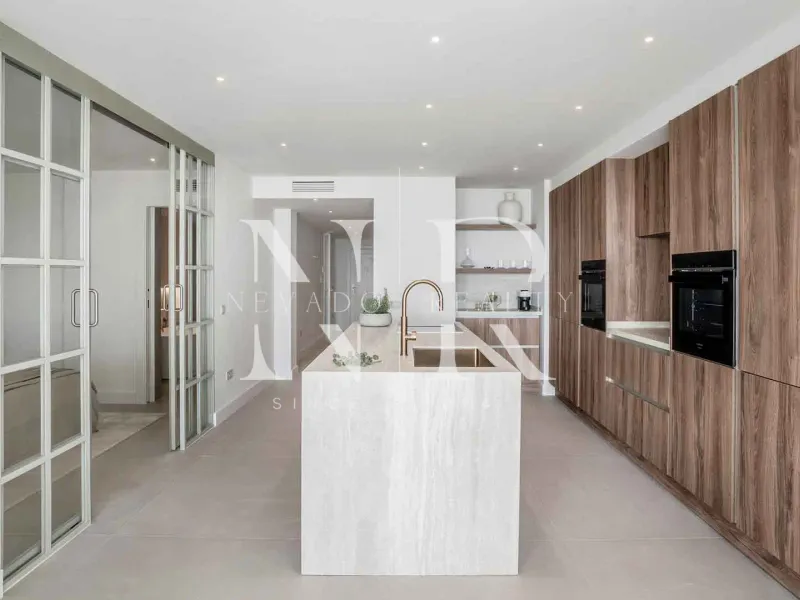 Completely renovated apartment for sale in the Palacetes Les Belvederes development