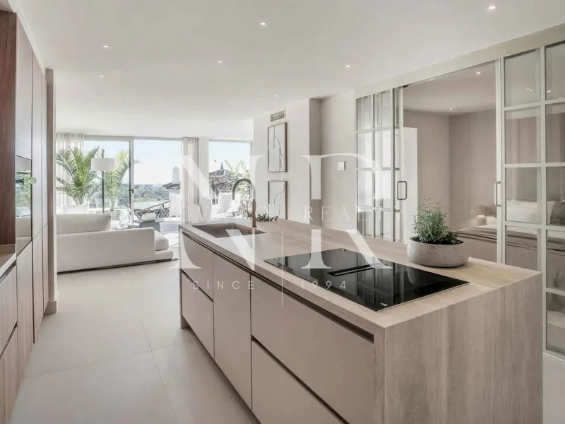 Completely renovated apartment for sale in the Palacetes Les Belvederes development