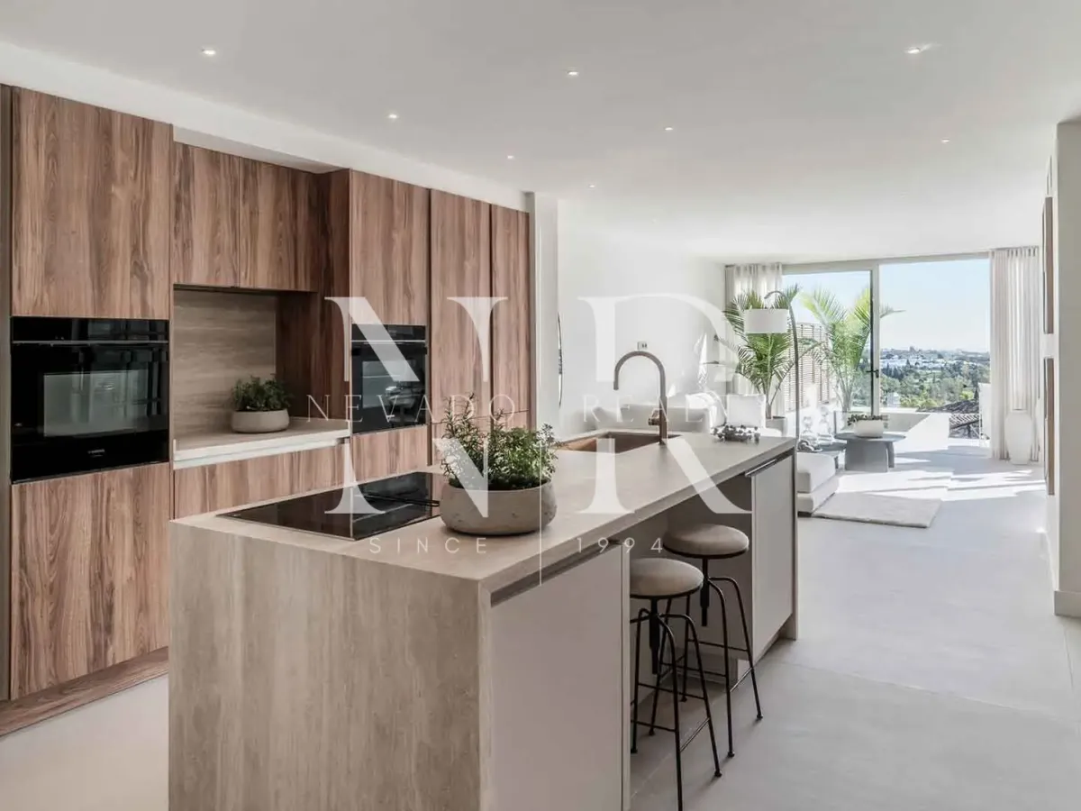 Completely renovated apartment for sale in the Palacetes Les Belvederes development