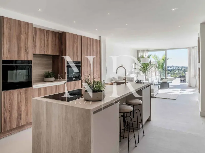 Completely renovated apartment for sale in the Palacetes Les Belvederes development