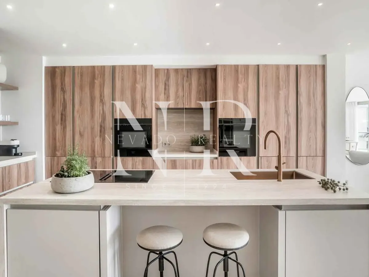 Completely renovated apartment for sale in the Palacetes Les Belvederes development