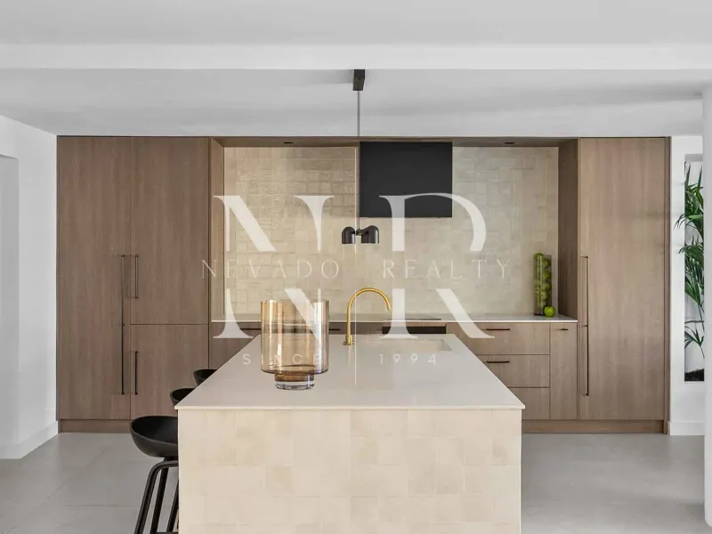 Fully renovated townhouse in Nueva Andalucía for sale