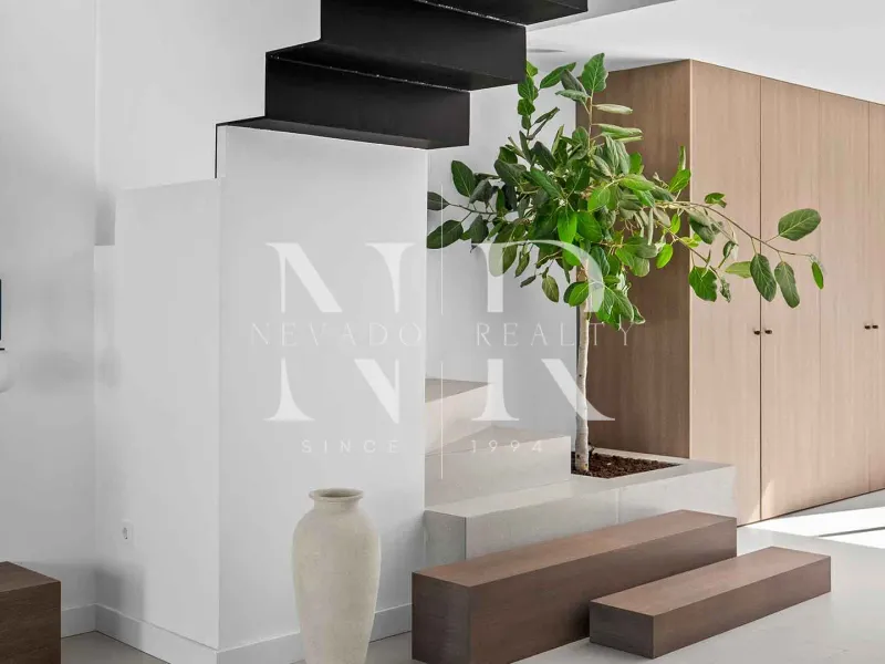 Fully renovated townhouse in Nueva Andalucía for sale