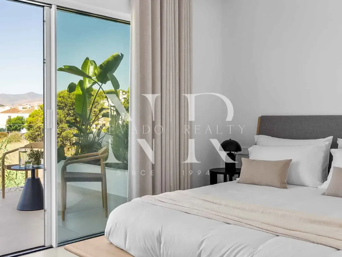 Fully renovated townhouse in Nueva Andalucía for sale