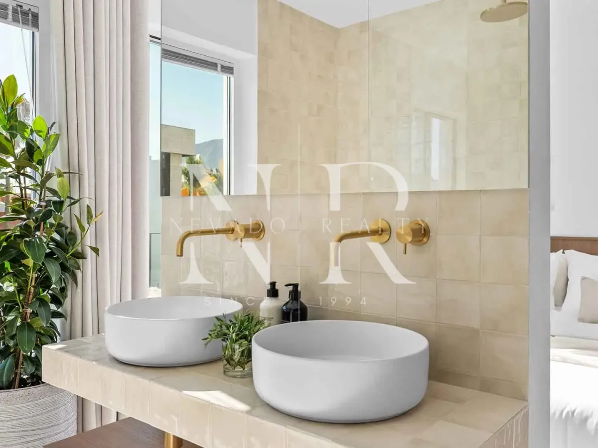 Fully renovated townhouse in Nueva Andalucía for sale