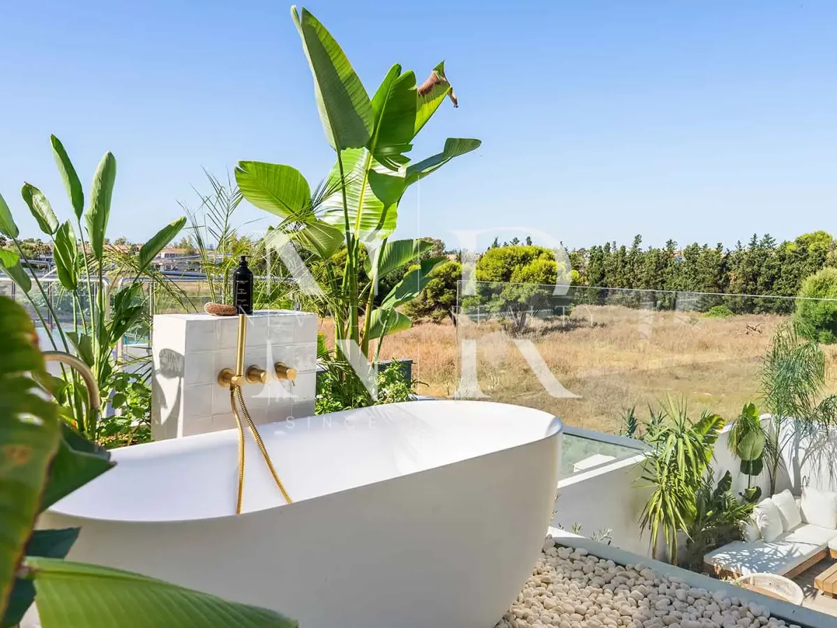 Fully renovated townhouse in Nueva Andalucía for sale