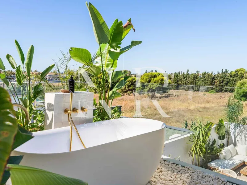 Fully renovated townhouse in Nueva Andalucía for sale