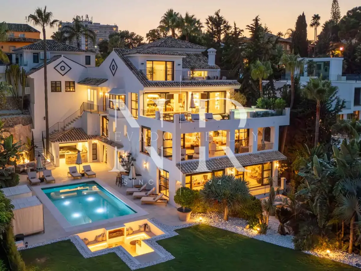 Villa in Nueva Andalucía with sea views for sale