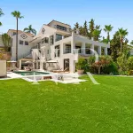 Villa in Nueva Andalucía with sea views for sale 2