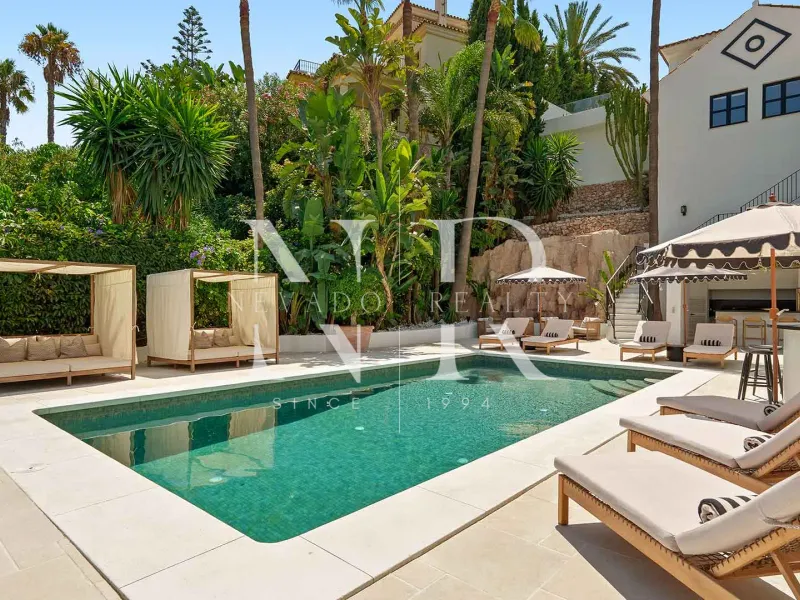 Villa in Nueva Andalucía with sea views for sale