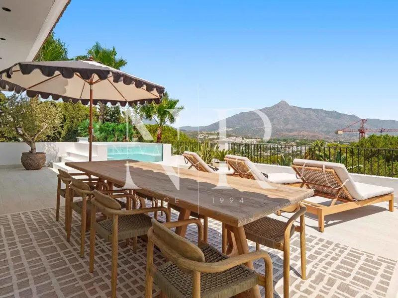 Villa in Nueva Andalucía with sea views for sale