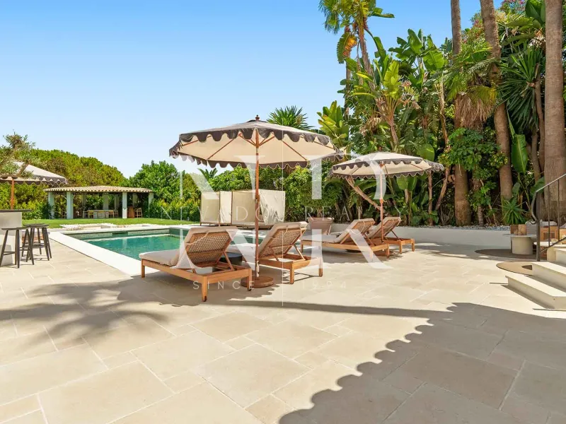 Villa in Nueva Andalucía with sea views for sale