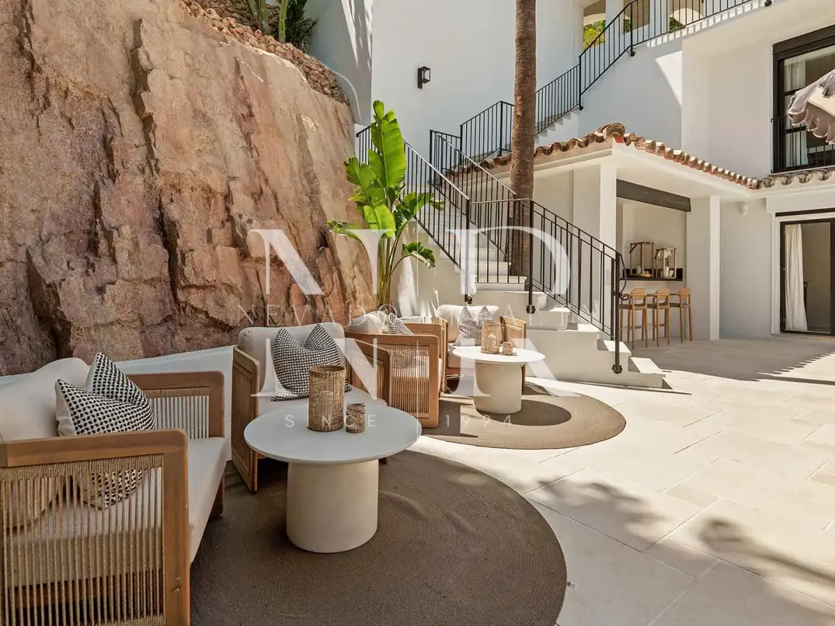 Villa in Nueva Andalucía with sea views for sale