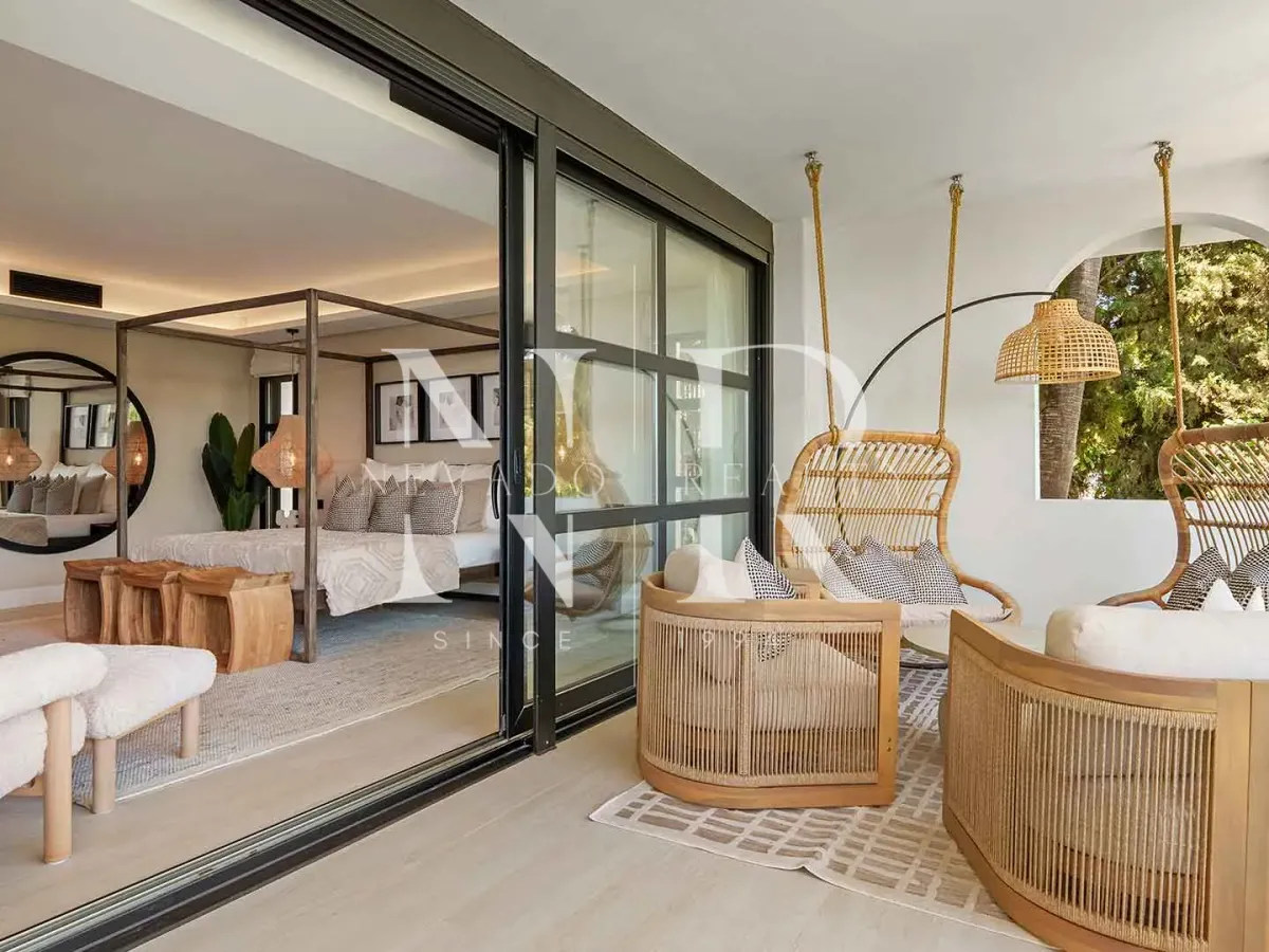 Villa in Nueva Andalucía with sea views for sale