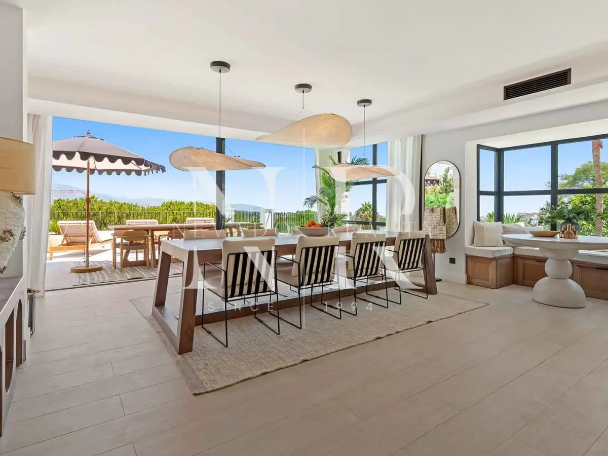 Villa in Nueva Andalucía with sea views for sale